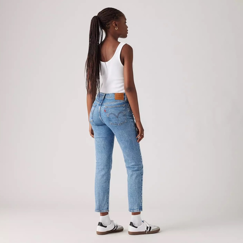 Levi’s Wedgie Straight Jeans - Picture 13 of 13